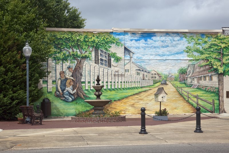 Mural depicting to kill a mockingbird characters 